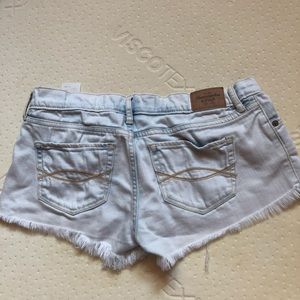 Size 24- light wash jean shorts